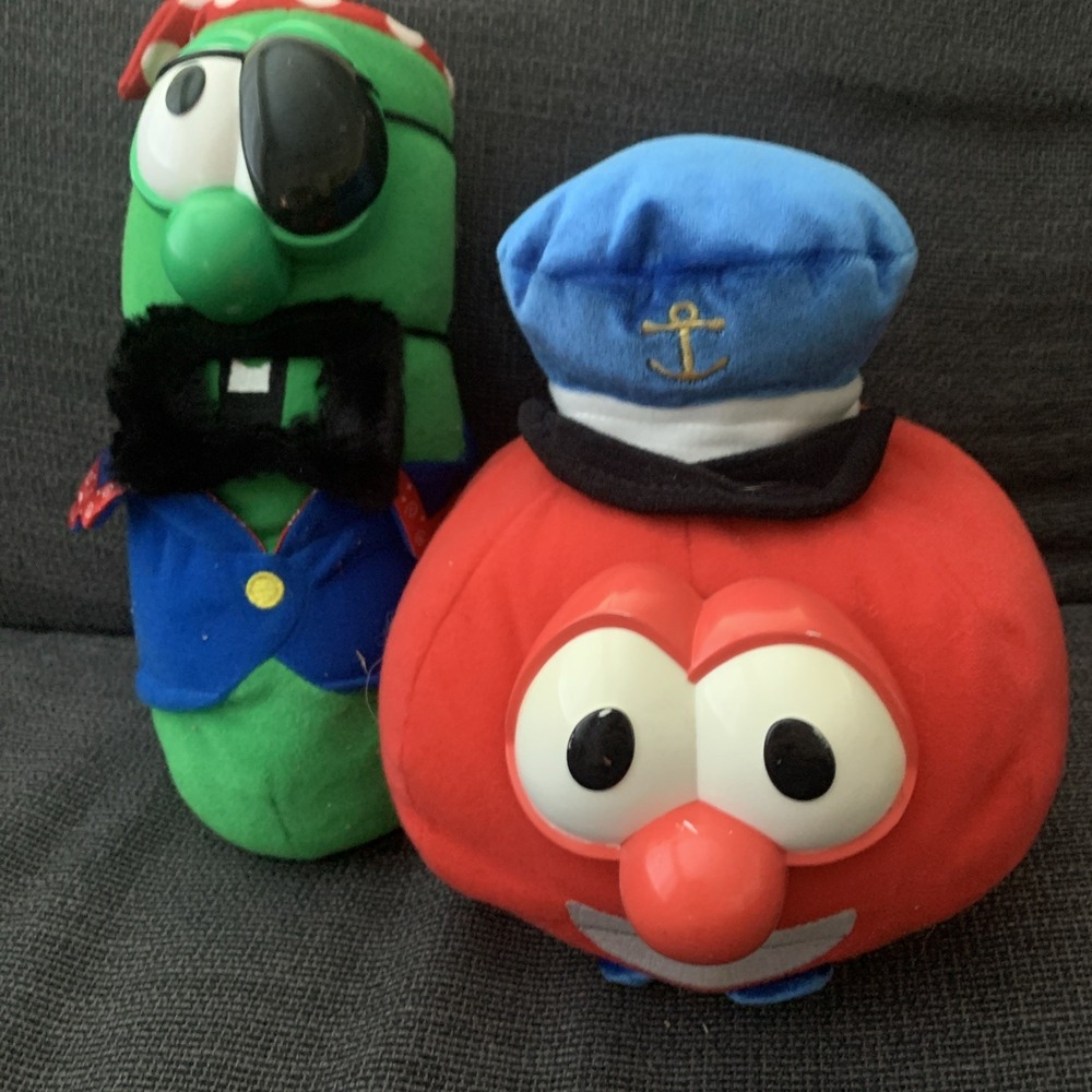 Fisher Price Veggie Tales Plush Bob Tomato Larry Pirate